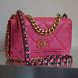 CHANEL WALLET ON CHAIN 19
