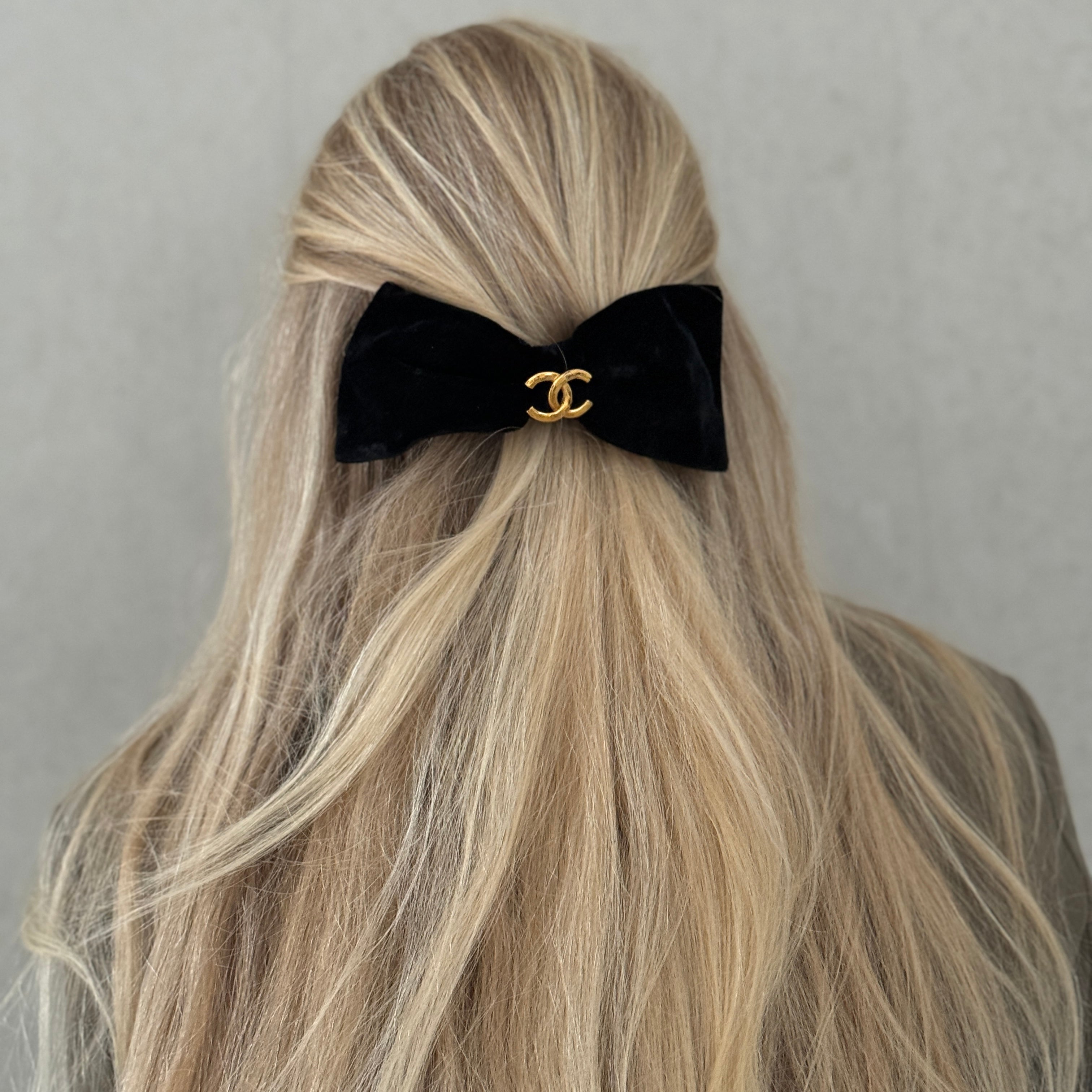 CHANEL HAIR CLIP | BOW – la boutique PARIS